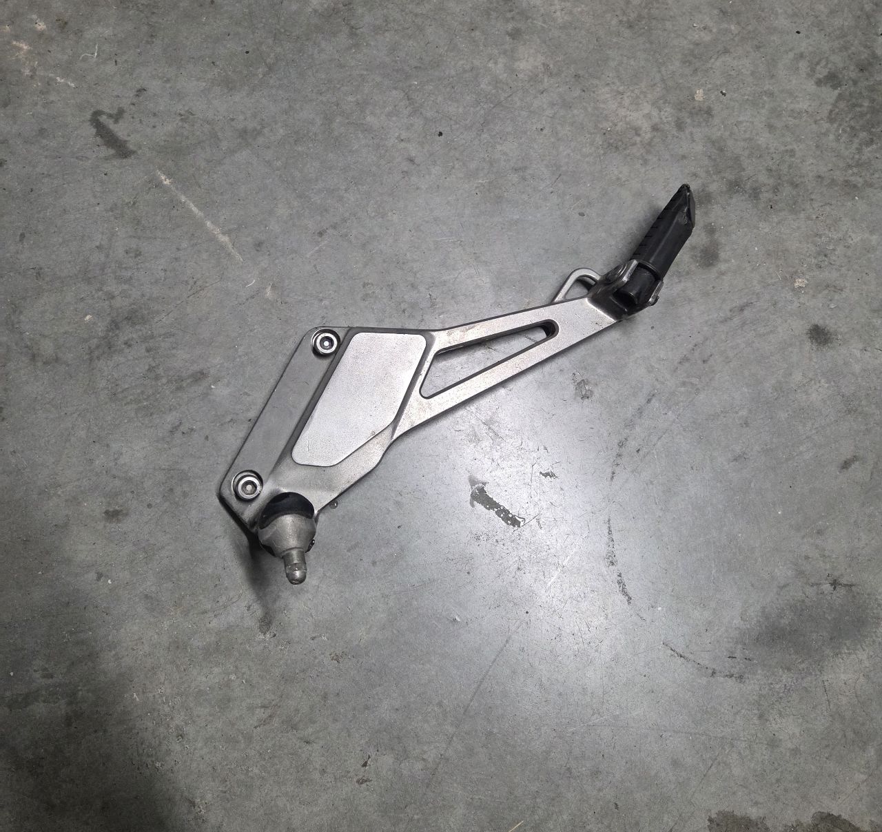 Platine repose pied cb500 