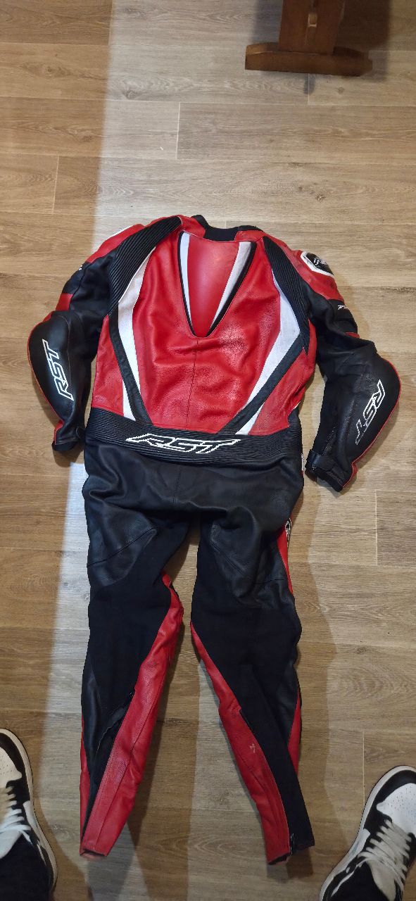 Combinaison rst rouge 