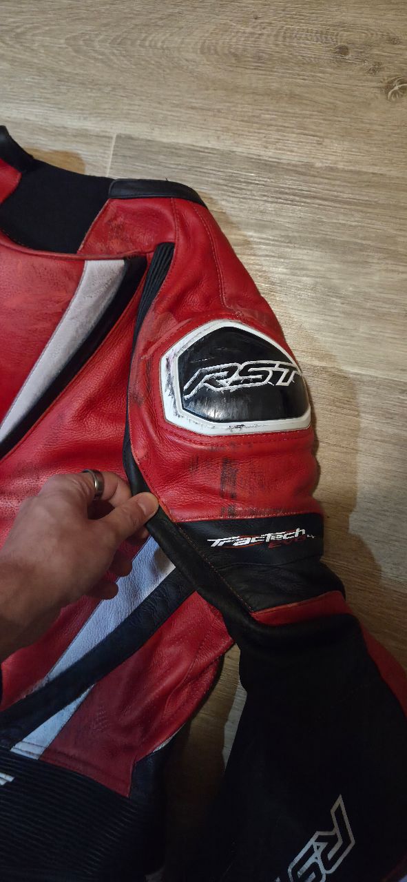 Combinaison rst rouge 