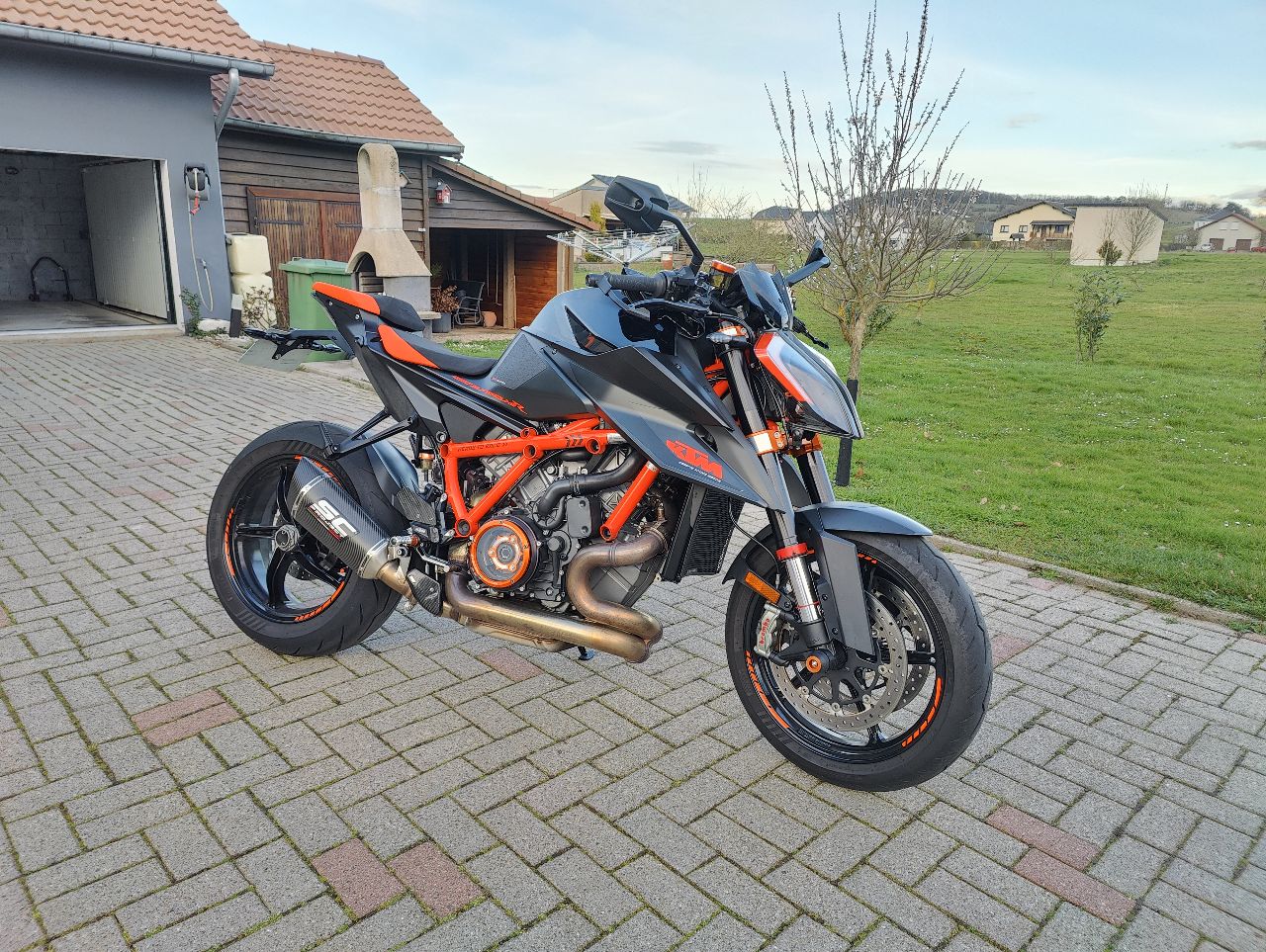 KTM 1290 SUPER DUKE R