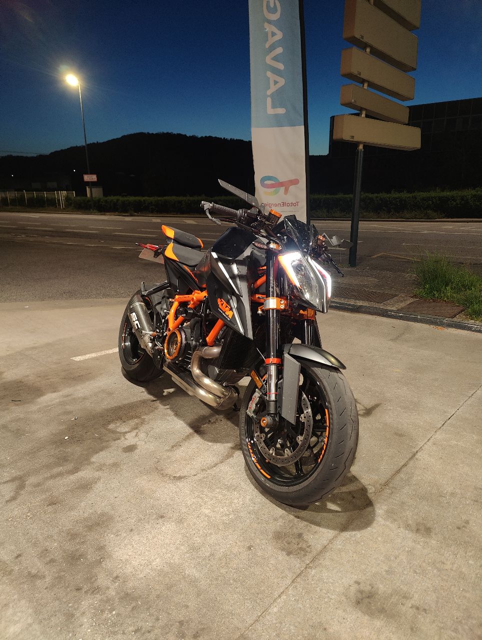 KTM 1290 SUPER DUKE R