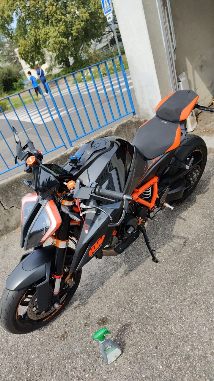 KTM 1290 SUPER DUKE R