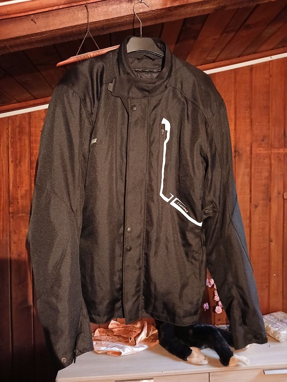 Blouson moto etat neuf  tres peu porte 70 EUROS