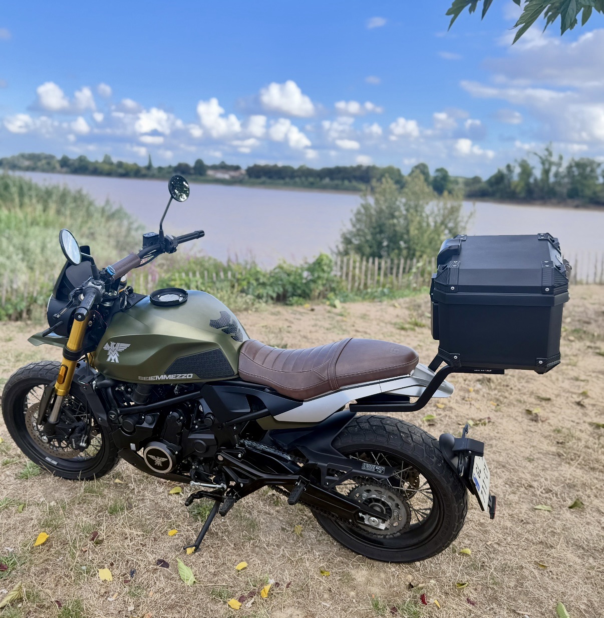 Moto Morini Seiemmezzo 650, modèle 2023, dans un m