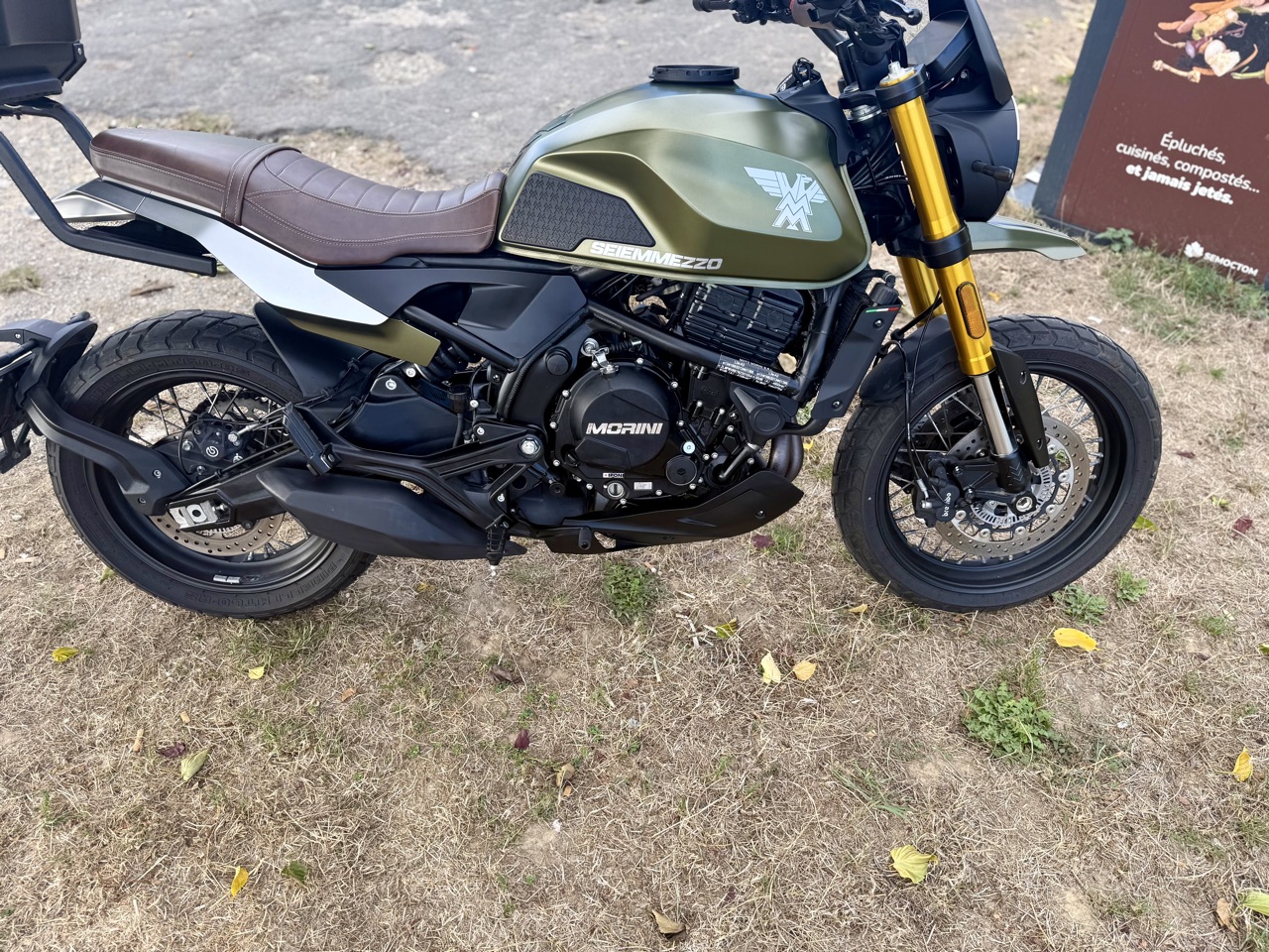 Moto Morini Seiemmezzo 650, modèle 2023, dans un m