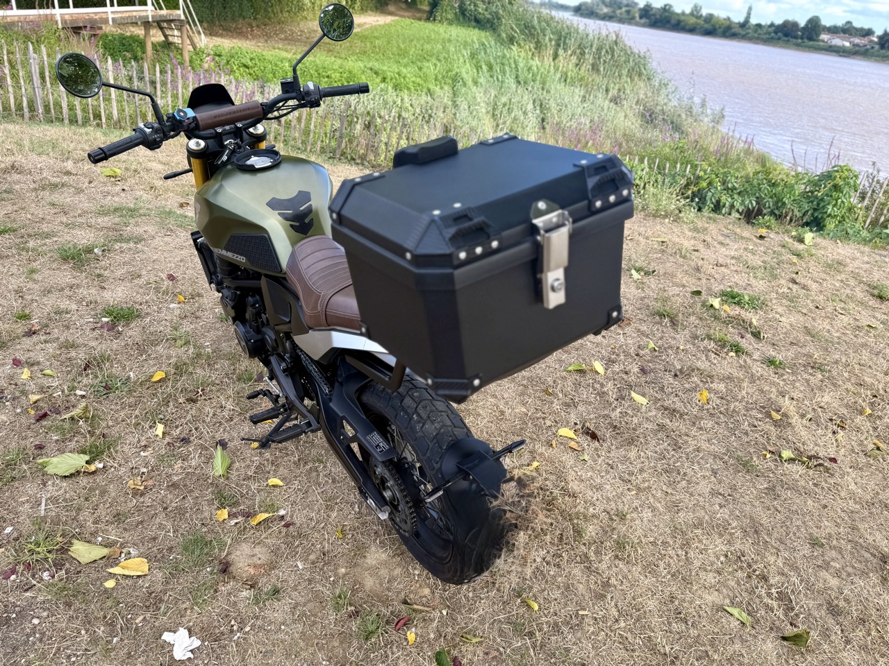 Moto Morini Seiemmezzo 650, modèle 2023, dans un m