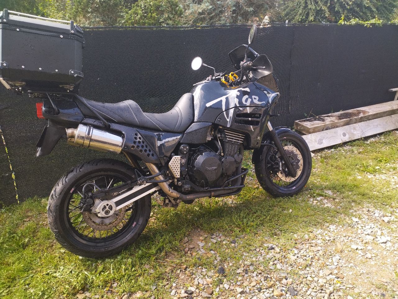 Triumph tiger 885 