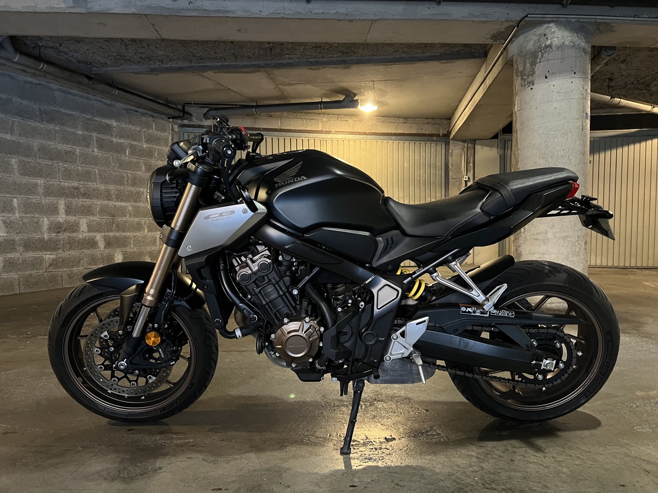 Honda CB650R 2022 – 7 002 km – Entretien Honda