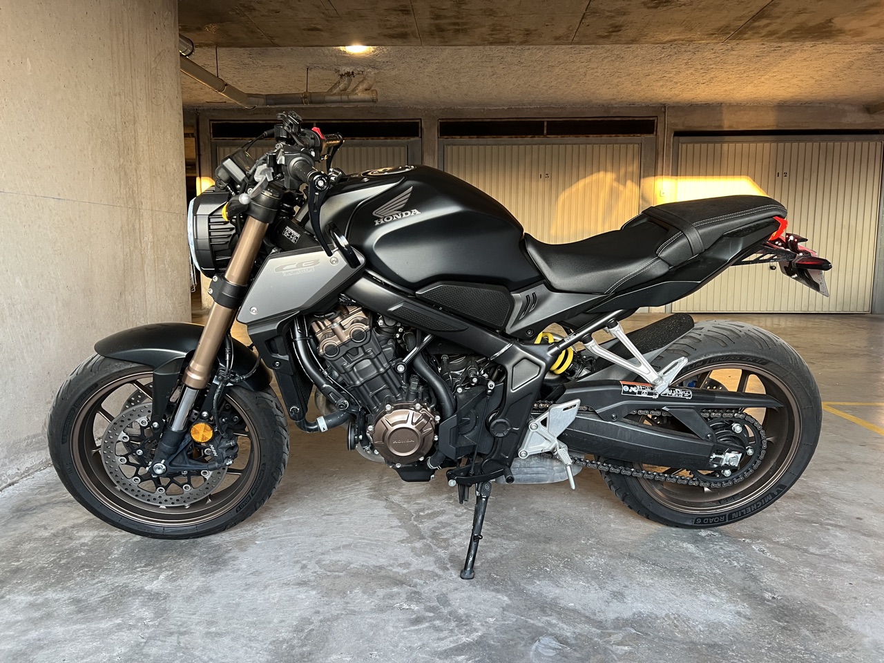 Honda CB650R 2022 – 7 002 km – Entretien Honda