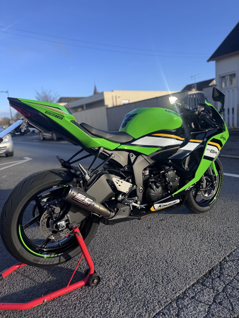 VEND/ECHANGE KAWASAKI ZX6R 2025 2400KMS ÉSUIPÉ !