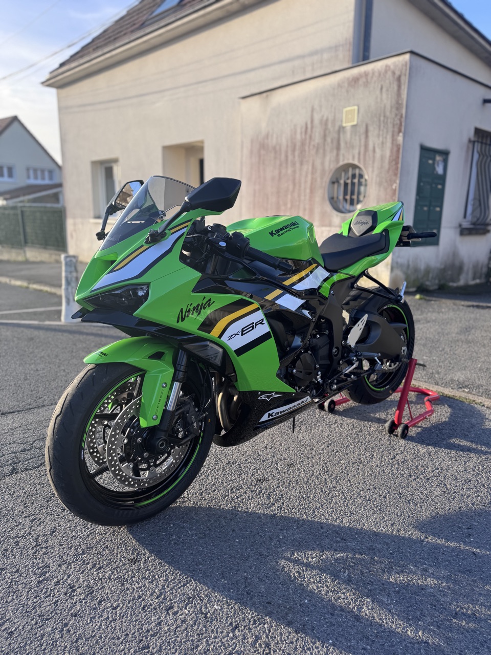 VEND/ECHANGE KAWASAKI ZX6R 2025 2400KMS ÉSUIPÉ !