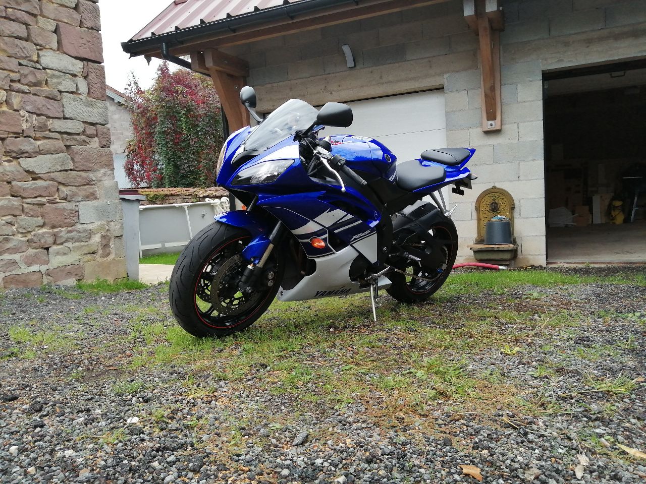 YAMAHA R6 2011