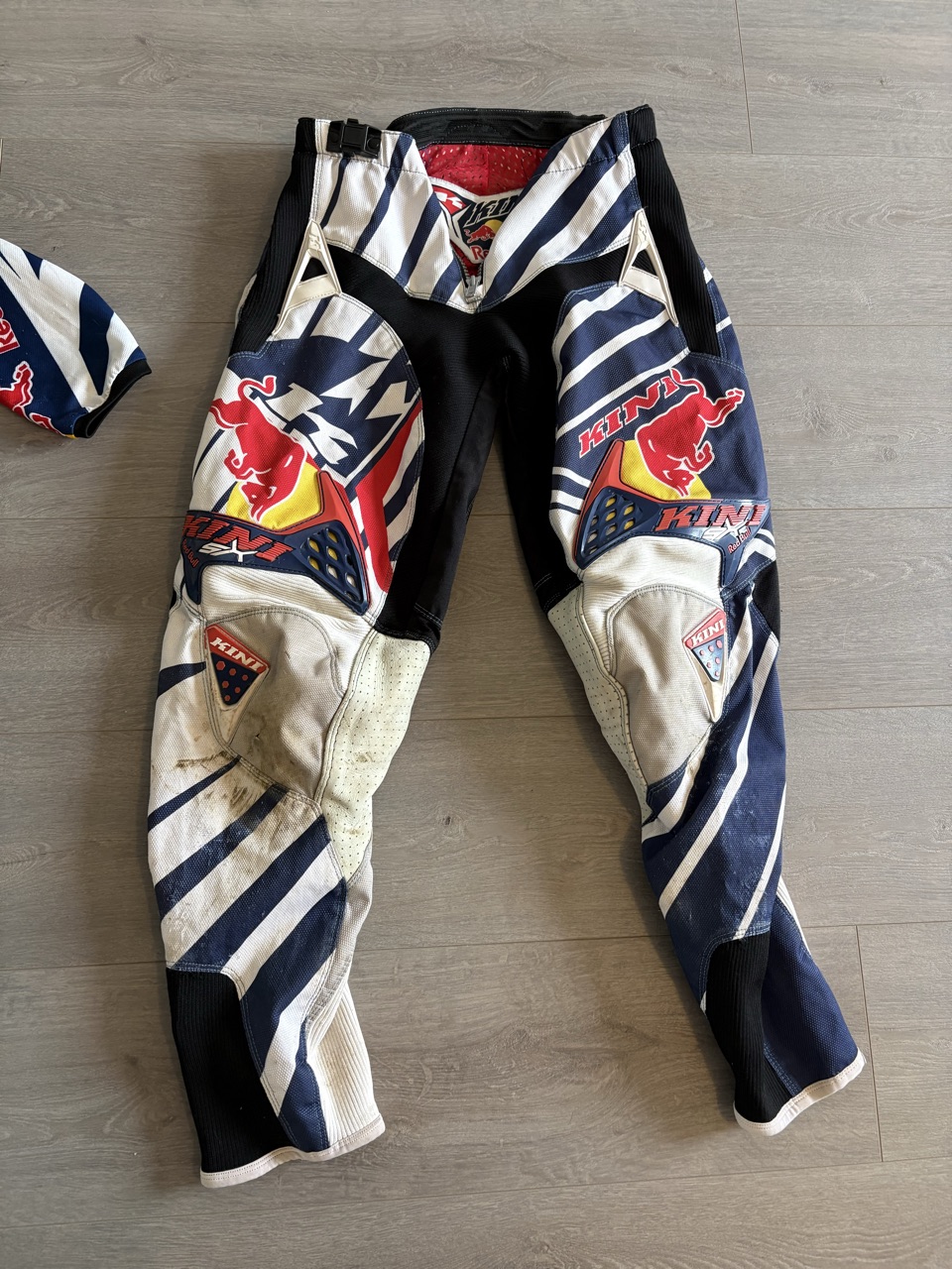 Tenue red bull 