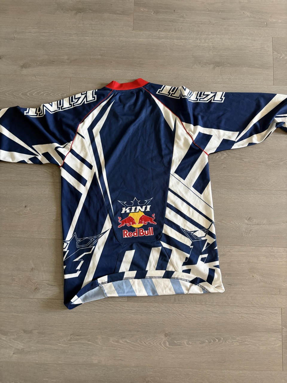 Tenue red bull 