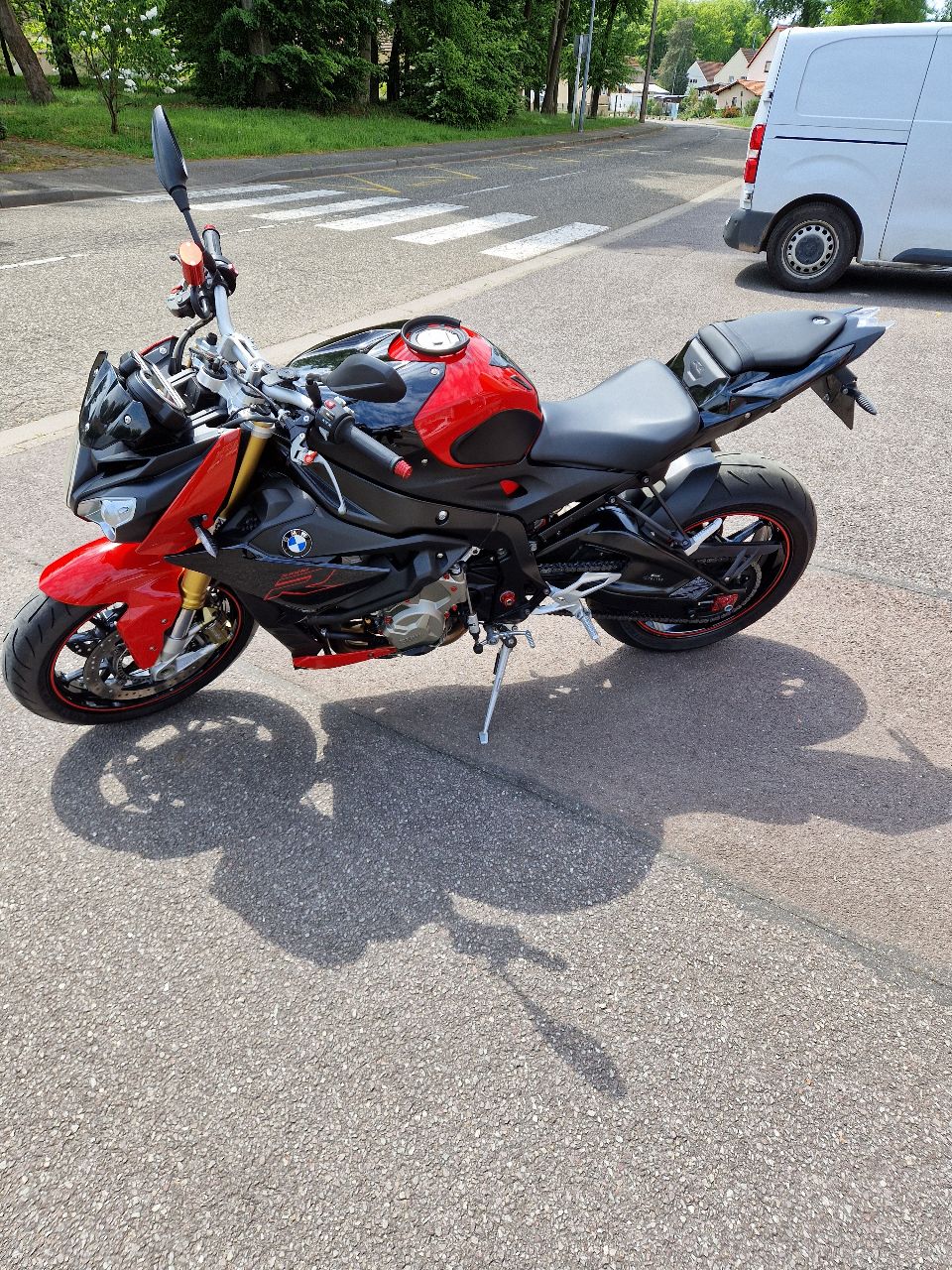 S1000R