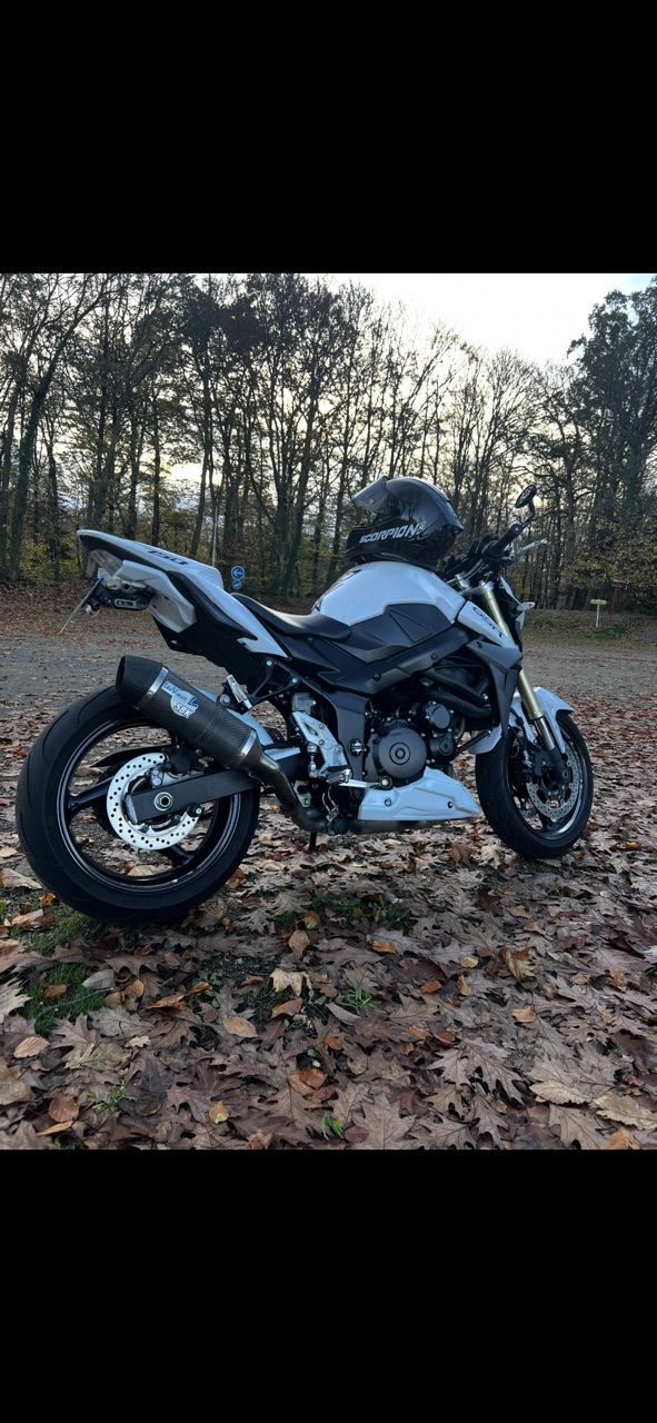 Suzuki GSR750