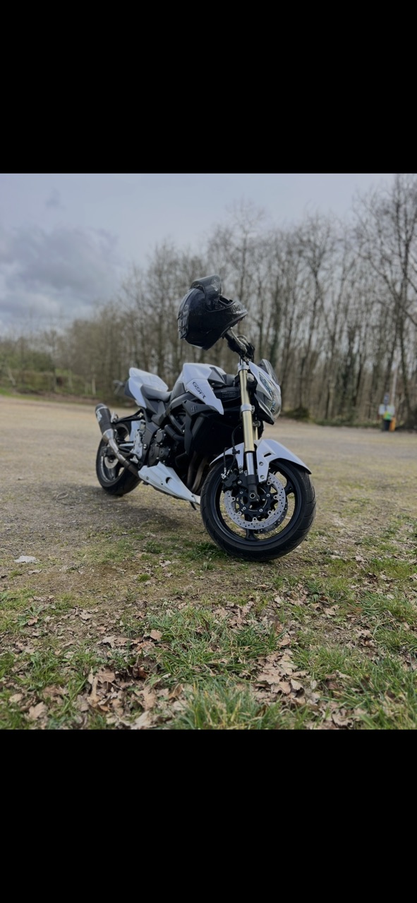 Suzuki GSR750