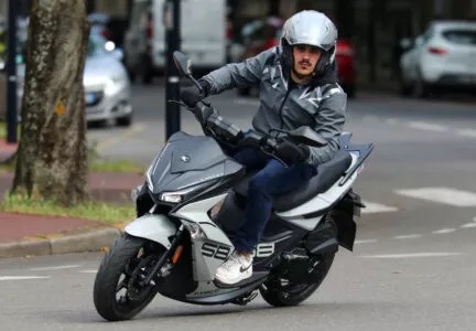 Kymco super 8-R sous garantie