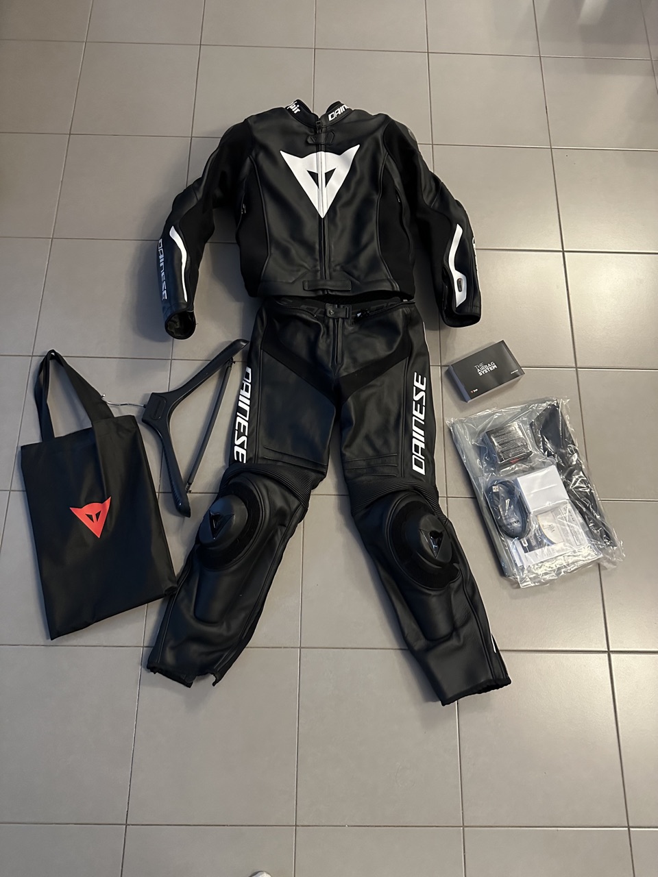 Dainese Avro D-Air – Combinaison 2 pièces cuir – T