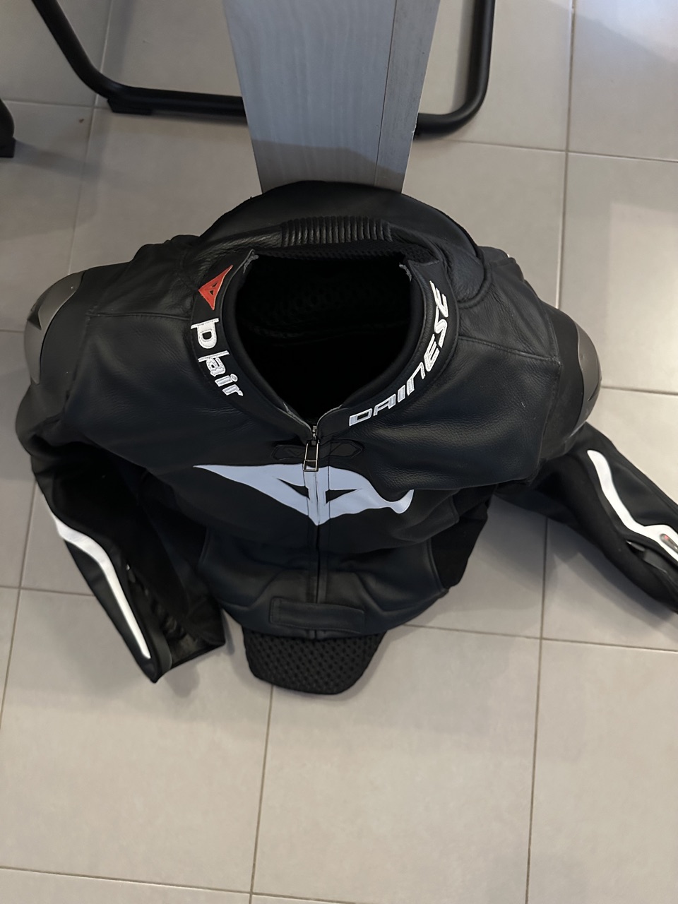 Dainese Avro D-Air – Combinaison 2 pièces cuir – T