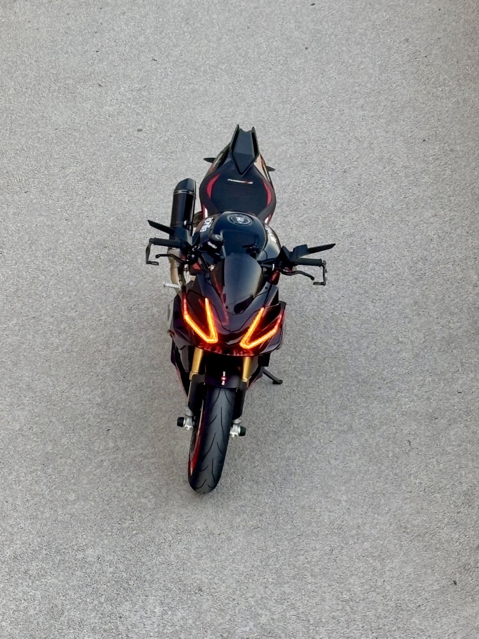 Aprilia tuono V4 1100 factory