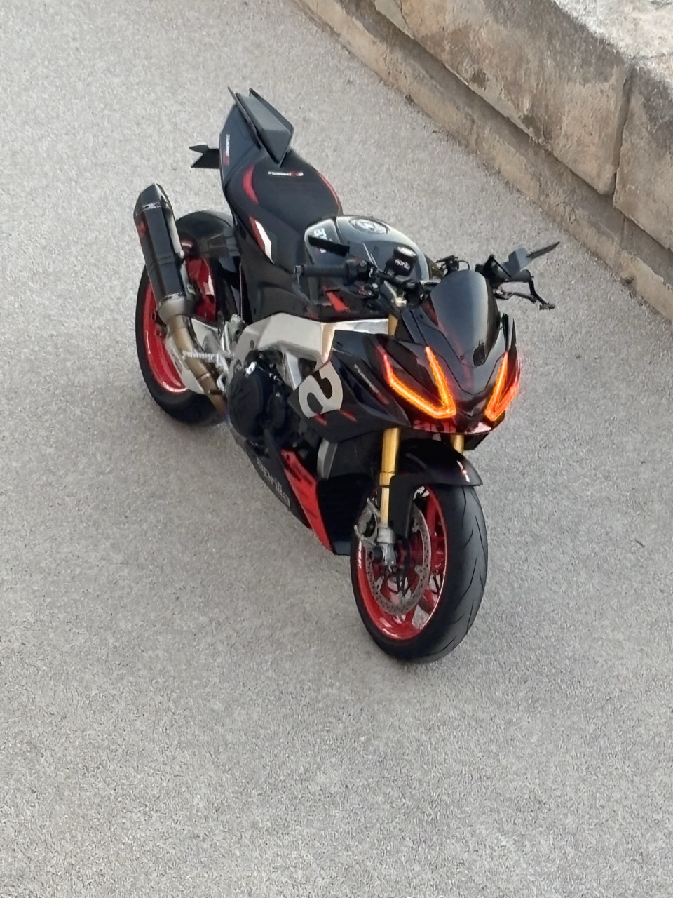 Aprilia tuono V4 1100 factory