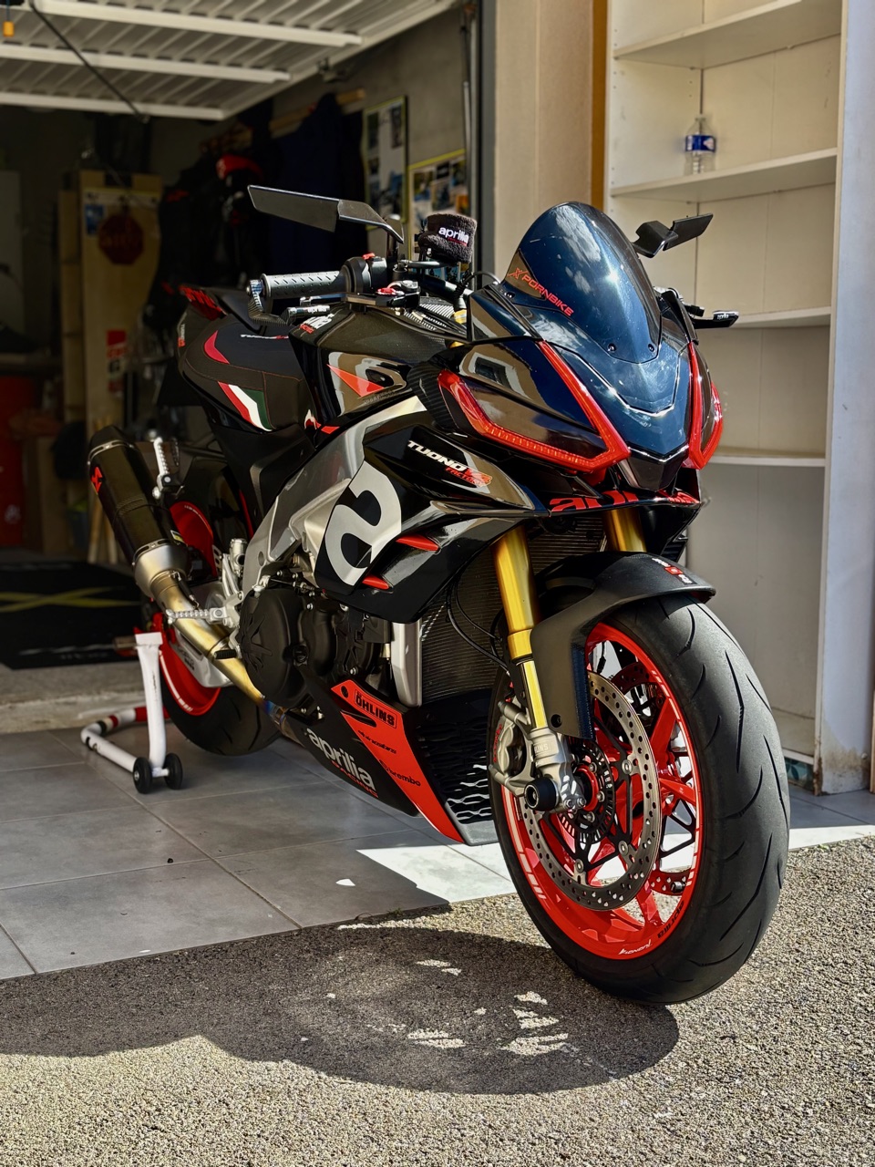 Aprilia tuono V4 1100 factory