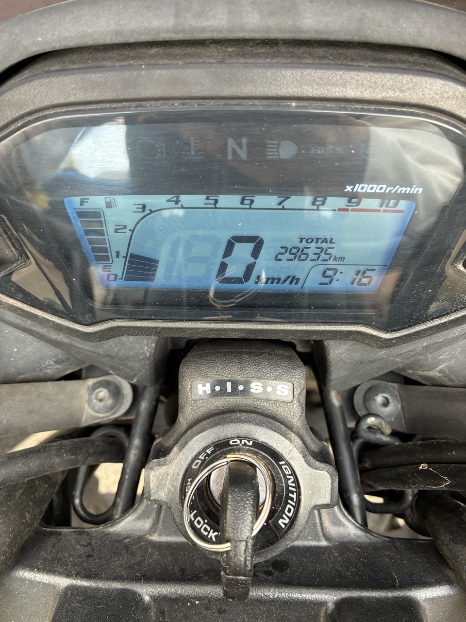 Belle cb500f noire avec bulle et top case