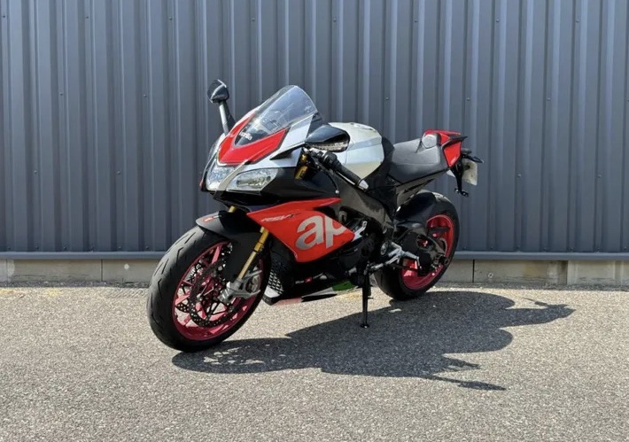 Aprilia RSV4 1000 RF FACTORY