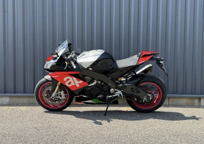 Aprilia RSV4 1000 RF FACTORY
