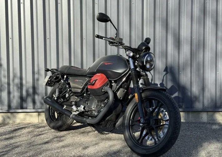 Moto Guzzi V7 III CARBONE