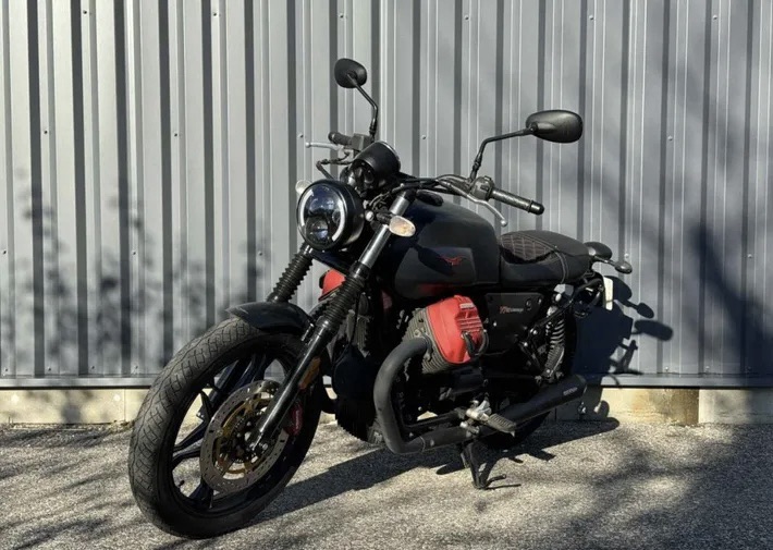Moto Guzzi V7 III CARBONE