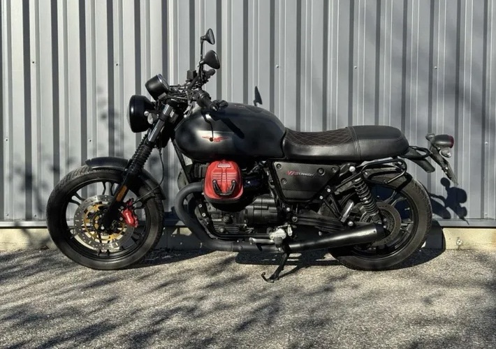 Moto Guzzi V7 III CARBONE