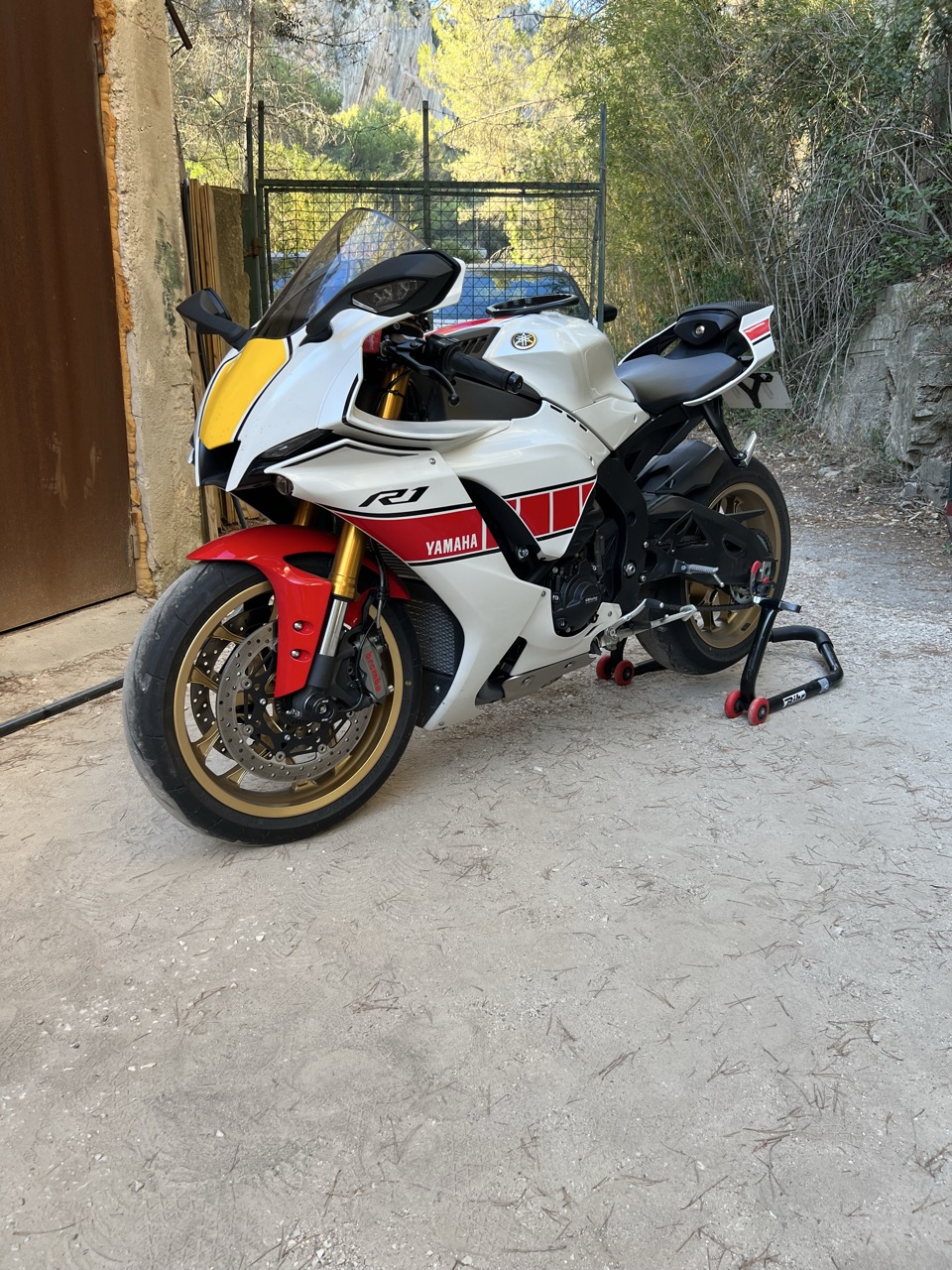 Yamaha r1