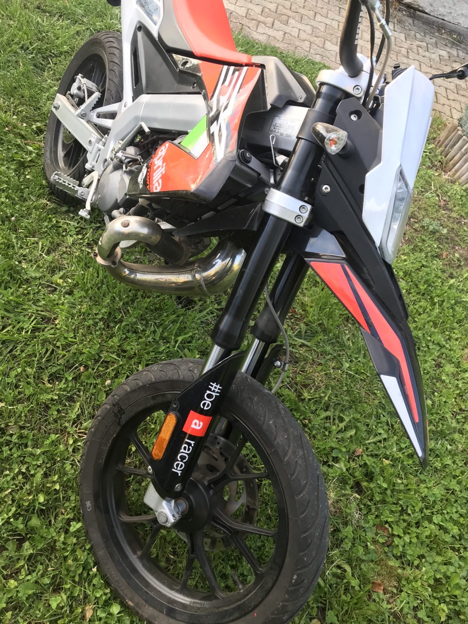 Aprilia 50 SX finition Factory,