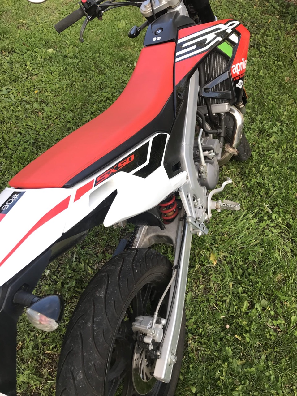 Aprilia 50 SX finition Factory,