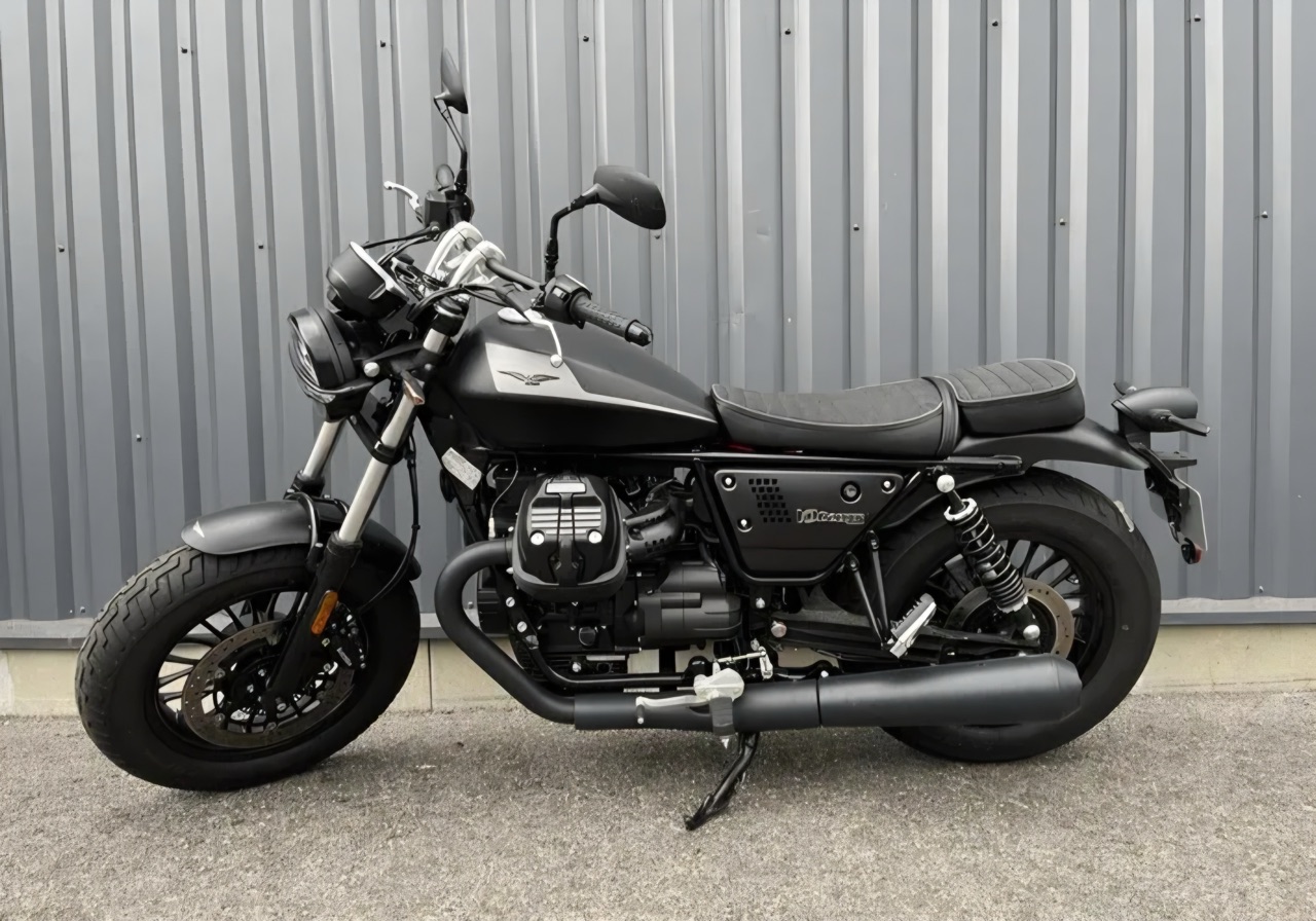 Moto Guzzi V9 BOBBER 850 cm3