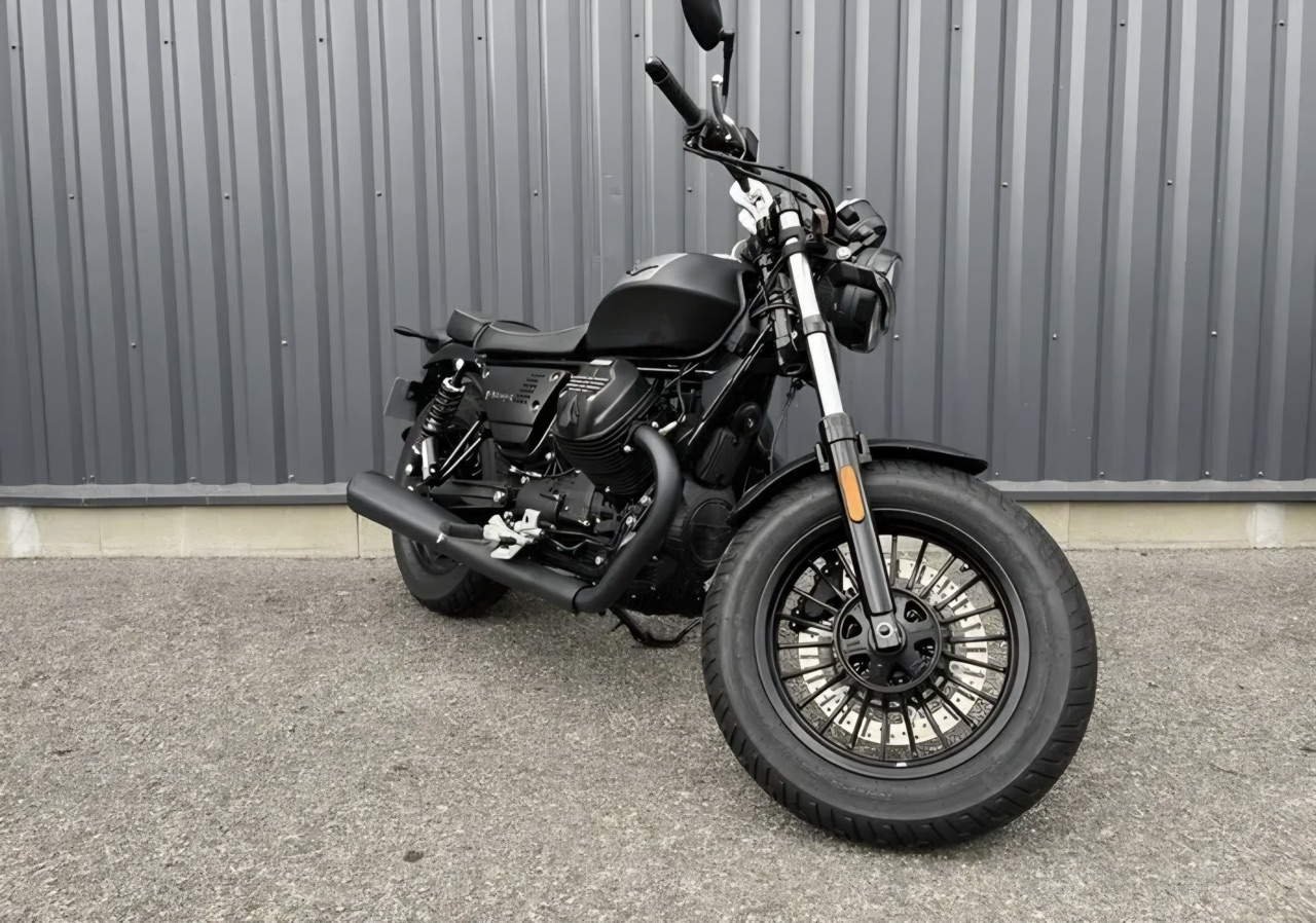 Moto Guzzi V9 BOBBER 850 cm3