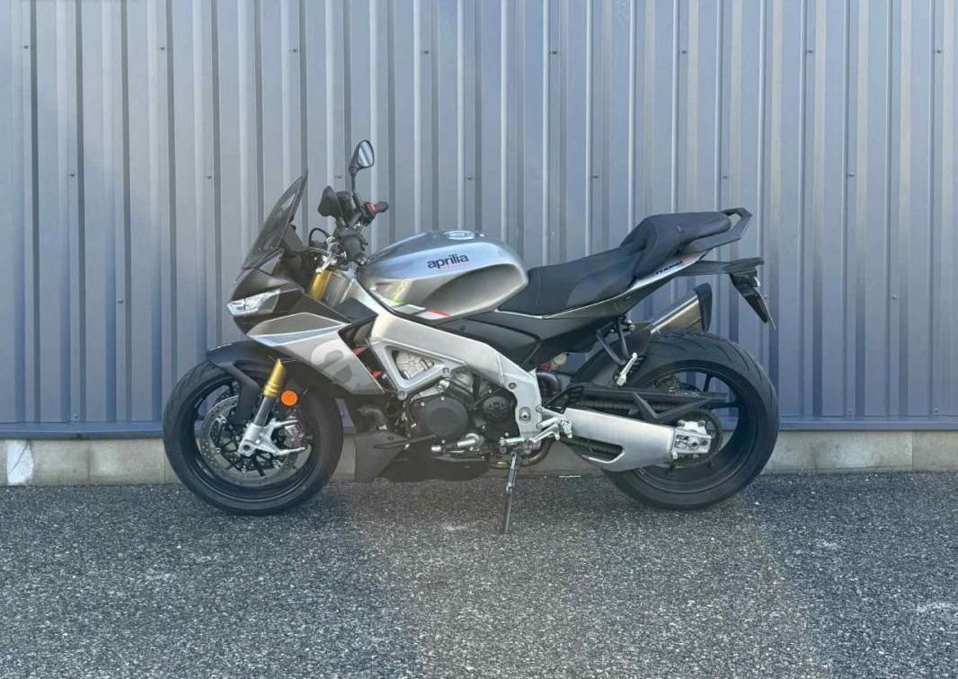 Aprilia Tuono V4