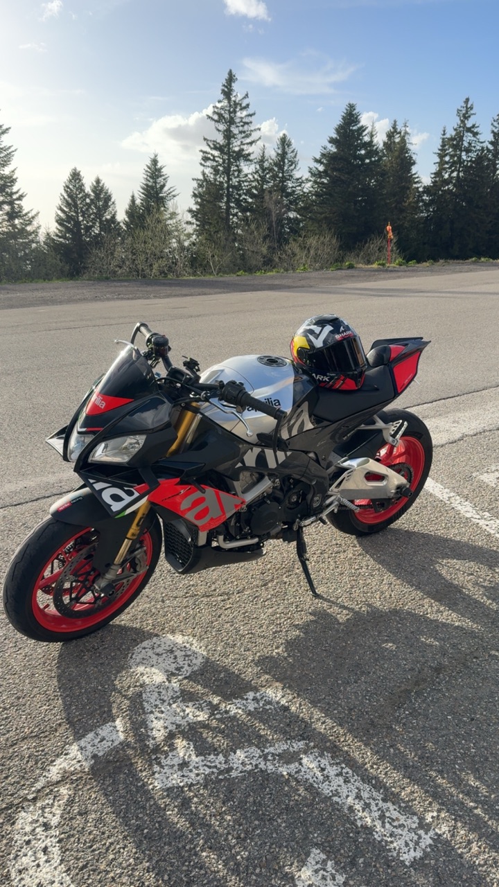 Aprilia Tuono V4 Factory 