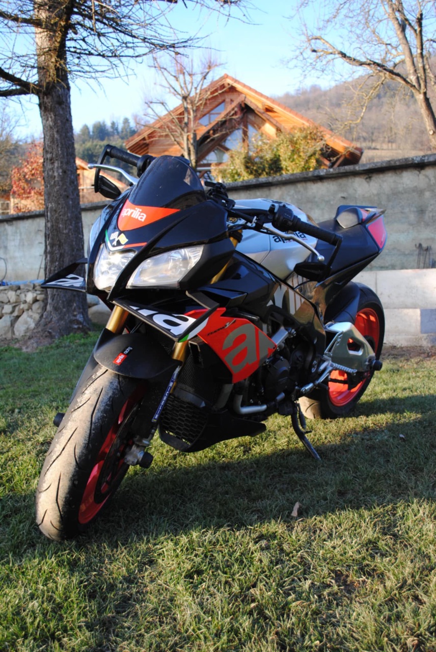Aprilia Tuono V4 Factory 
