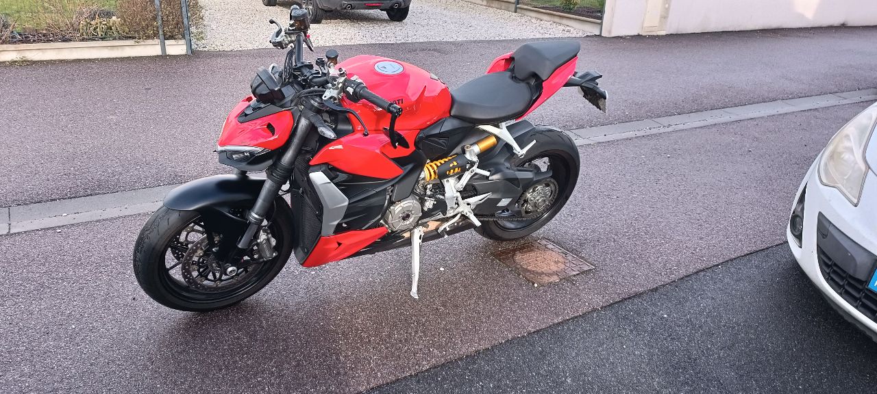 Ducati street fighter v2 