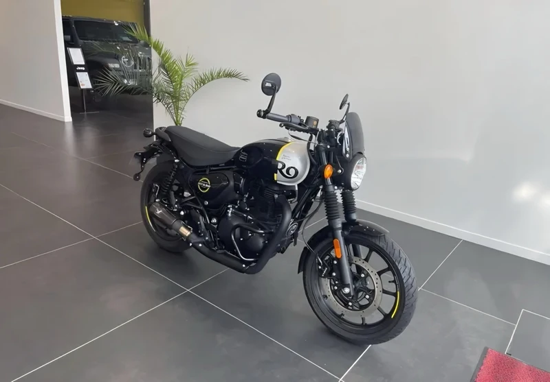 Royal Enfield HNTR REBEL BLACK