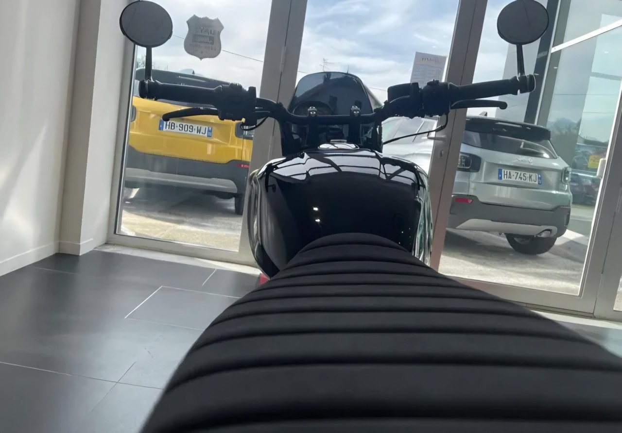 Royal Enfield HNTR REBEL BLACK