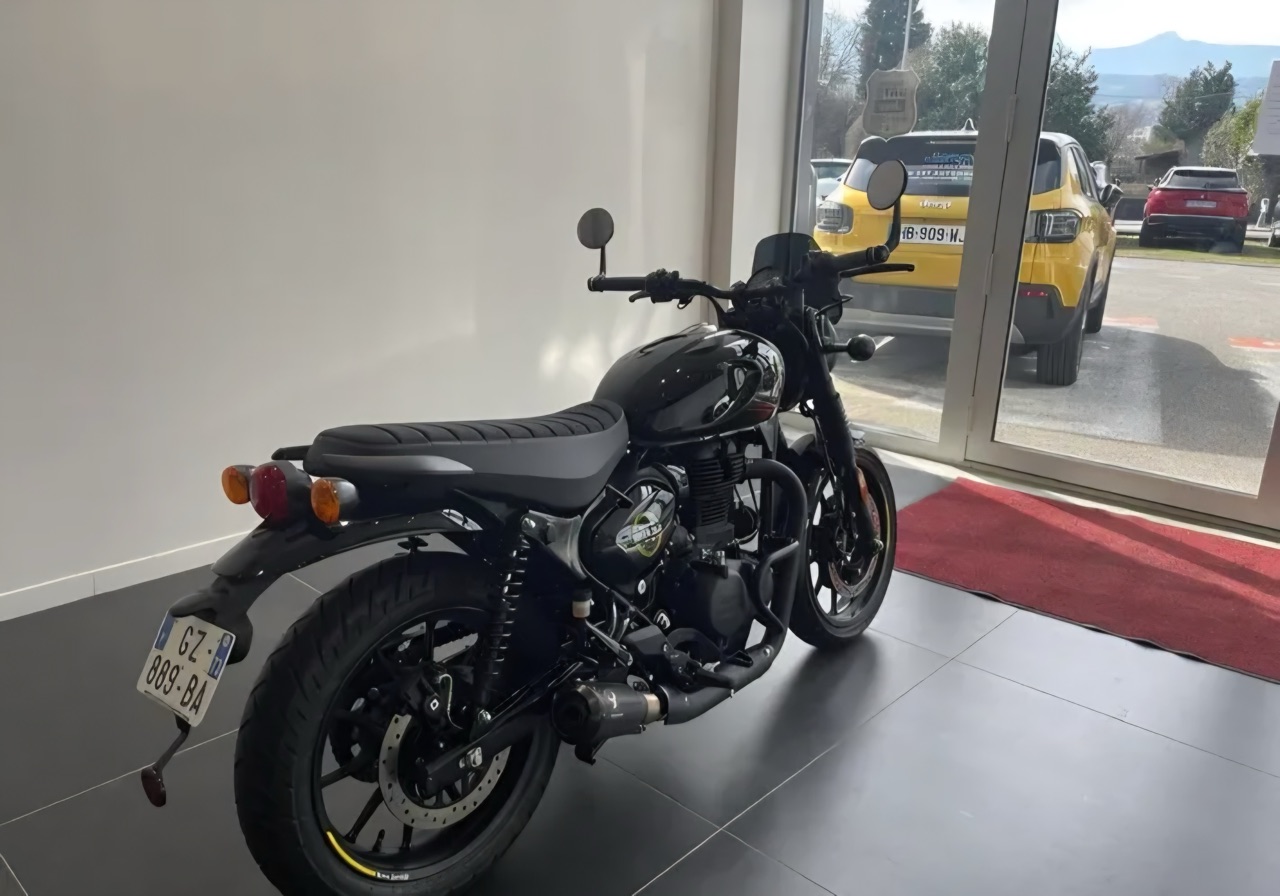 Royal Enfield HNTR REBEL BLACK