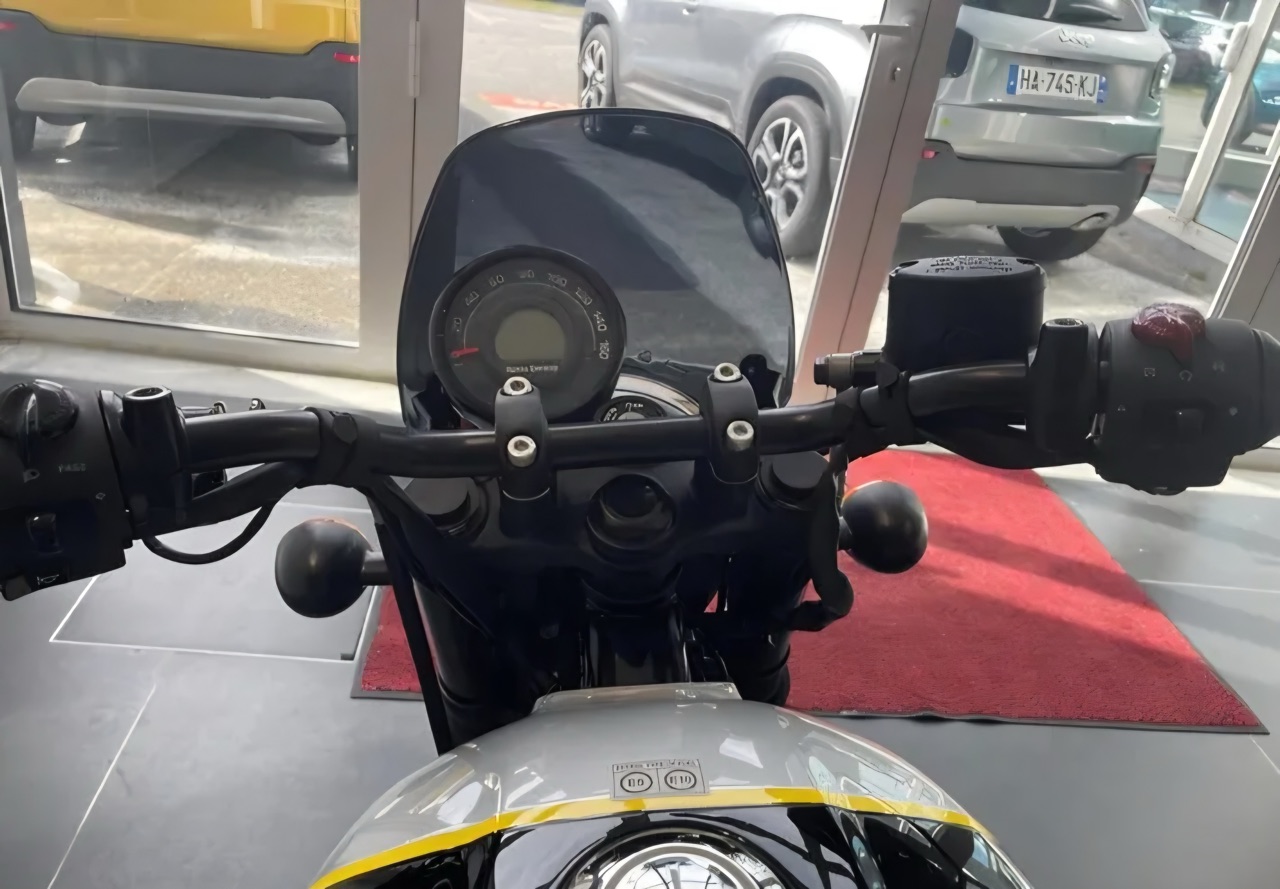 Royal Enfield HNTR REBEL BLACK