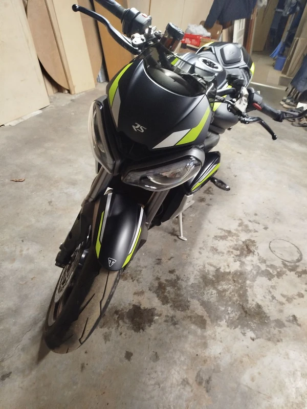 Triumph street triple rs 765