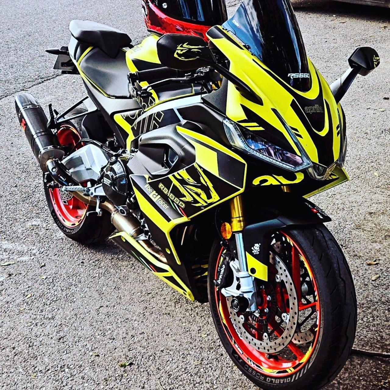 RS 660 full options 2025 Acid Gold 