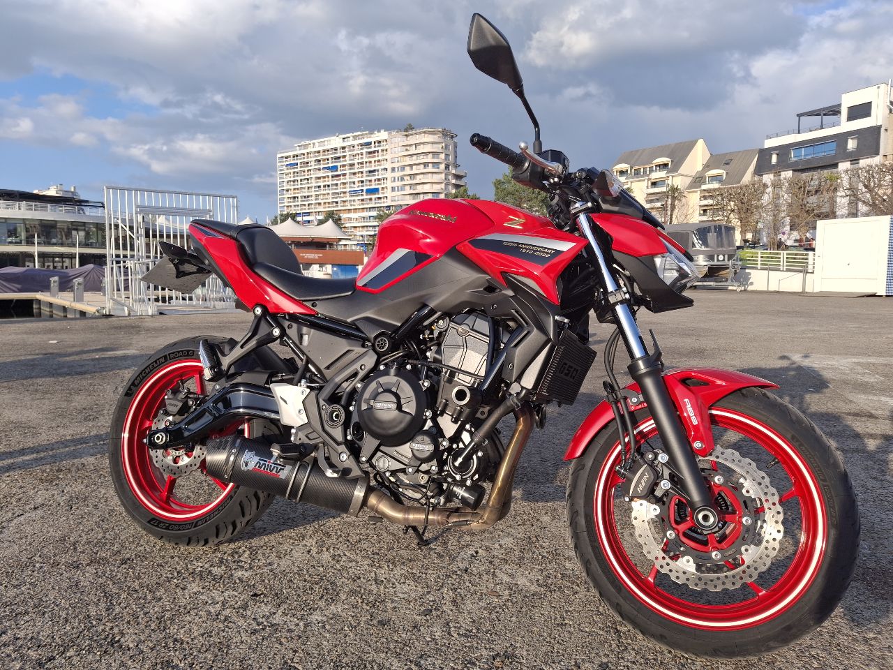 Kawasaki Z 650 - Édition 50ème anniversaire - A2