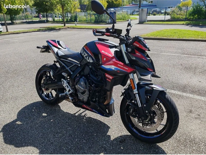 Suzuki GSX-8S édition SERT motul 